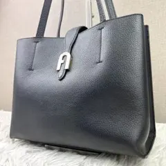 FURLA ソフィア　M　トートバッグ　アーチロゴ　現行　レザー　シボ革　黒