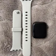 Applewatch SE GPS 40mm バッテリー最大容量82%