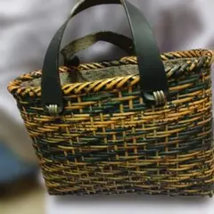 【新品】天然竹 網代編み 長方形カゴバッグ 紺裏地付き 和風レトロ 民芸手作り 新品】天然竹 網代編み 長方形カゴバッグ 紺裏地付き 和風レトロ 民芸