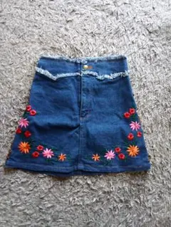E8【SUE】花柄刺繍デニムスカート（サイズ150）