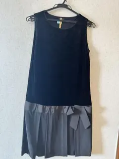 黒ノースリワンピースのサムネイル