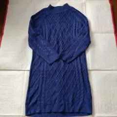ネイビー ケーブルニット 膝丈ワンピース
