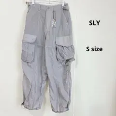 SLY スライ　カーゴパンツ　S パープル　シアー ナイロン　裾ドローコード付きのサムネイル