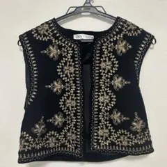 ZARA ベロア 刺繍 ベスト ゴールド ブラック 海外ファッション 個性派