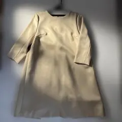 アバハウス　セレモニー　光沢　ベージュ ワンピース バックプリーツ