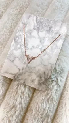 ピンクゴールド V字型 ネックレス