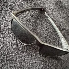Oakley サングラス ブラック 収納袋付き - メルカリ