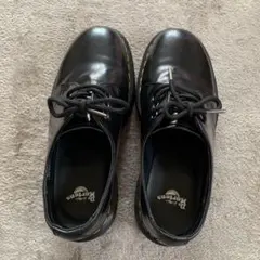 厚底黒レースアップシューズ