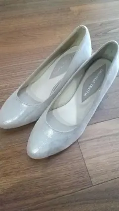 ベージュ スエードパンプス