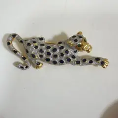 キラキラ輝く 豹（パンサー）ブローチ ゴールド×ブルー×グリーン