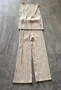 ⭐︎ユニクロプリーツパンツ＆ノースリーブ⭐︎ベージュS⭐︎UNIQLOセットアップ