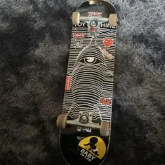 スケートボード コンプリート 目のデザイン