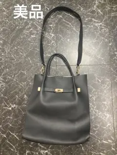 黒のハンドバッグ　金具ゴールド　ショルダー取り外し可能