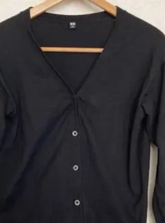 ユニクロ 黒 Vネック カーディガン 長袖 6ボタンMサイズ オールシーズン