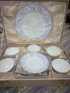 ノリタケ　ボーンチャイナ　サロンセット