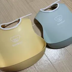 【美品】ベビービョルン お食事エプロン 2枚セット（イエロー・グリーン）