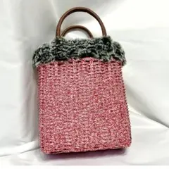 ショルダーにもできる！グレーのファー付きかごバッグ