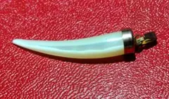 ペンダントヘッド　牙形　トライバル