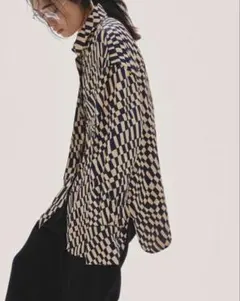 2026年最新】GEOMETRIC over shirtsの人気アイテム - メルカリ