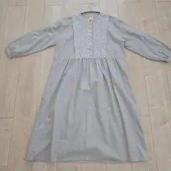 unii 刺繍入りベージュ長袖ワンピース