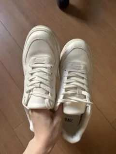 ZARA ホワイト スニーカーのサムネイル
