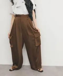 KBF パンツ　サテン　カーゴパンツ　レディース　ワイドパンツ　秋　ブラウン　茶