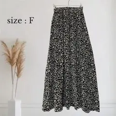 フレアロングスカート　フリーサイズ　花柄　ブラック　ウエストゴム