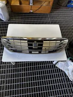 TOYOTAトヨタ200系 20クラウンフロントグリル 53111-30D50 TOYOTAトヨタ200系 20クラウンフロントグリル 53111-30D50