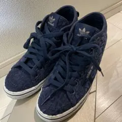 インヒールスニーカー