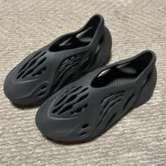 adidas YEEZY FOAM RUNNER ブラック サンダル