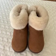 UGG キッズブーツ ファスナー付き13.5センチ土曜まで
