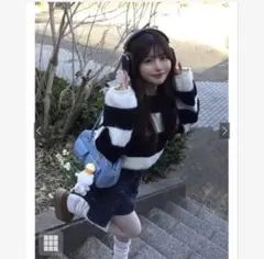 ボーダー柄クロップド丈ニットトップス　グレー