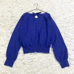 アンデミュウ 長袖ニット バックリボン Vネック ショート丈 鮮やかな