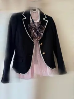 ブレザーとチェック柄スカートのセット