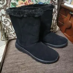 黒いファー付きスエードブーツ