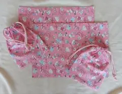 ランチョンマット、コップ入れ各2枚セット ピンク くまとラブリー雑貨柄