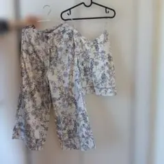 花柄トップスとパンツセットアップ　ジルスチュアート