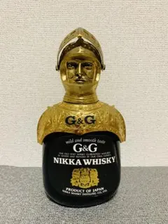 Amor Gold 金メッキの金属製ケースに入ったニッカウイスキーのボトル Amor Gold 金メッキの金属製ケースに入ったニッカウイスキーのボトル