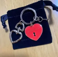 再々値下CHARLES & KEITH チャールズ＆キース ハート型キーホルダー