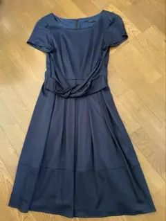 NOUQUE ネイビー ひざ下丈ワンピース 半袖のサムネイル