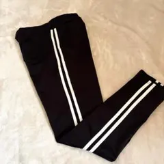 黒のストライプロングパンツ