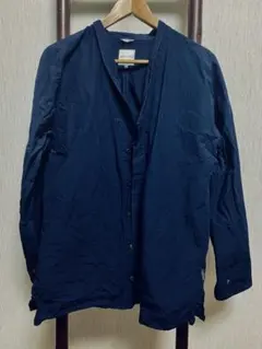 ネイビー ボタンアップシャツ