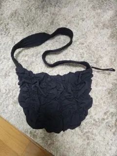 GU フリルデザイン ブラックショルダーバッグ