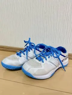 YONEX バドミントンシューズ 22.5センチのサムネイル