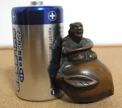 木彫 根付 桃と人物 彫刻 オブジェ 正一　在銘 木彫 根付 桃と人物 彫刻 オブジェ 正一 在銘 - メルカリ