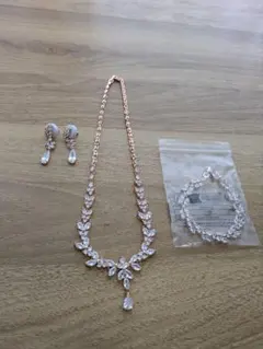 ブライダルアクセサリー　ネックレス・ピアス・ヘッドドレスセット