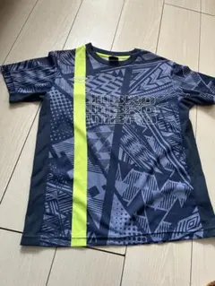 Umbro 幾何学模様 半袖シャツ　　サイズ140から150