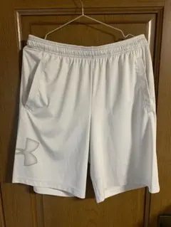 Under Armour ホワイト ショートパンツ