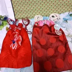 絹の巾着袋 2つ 菊の花 地 模様 と ドット柄赤