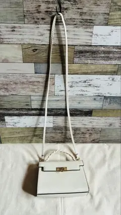 アンビリオン ミニショルダーバッグ 白色 フェイクレザー